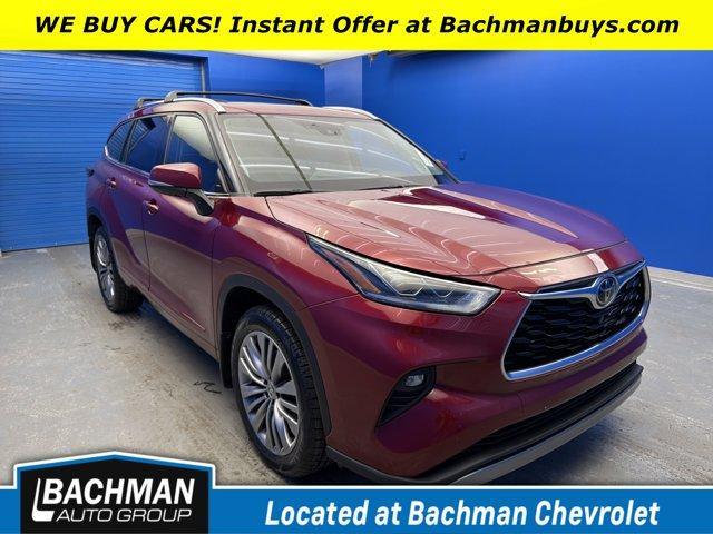 used 2022 Toyota Highlander car, priced at $31,914