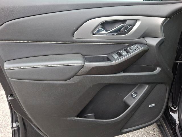 used 2023 Chevrolet Traverse car, priced at $29,988