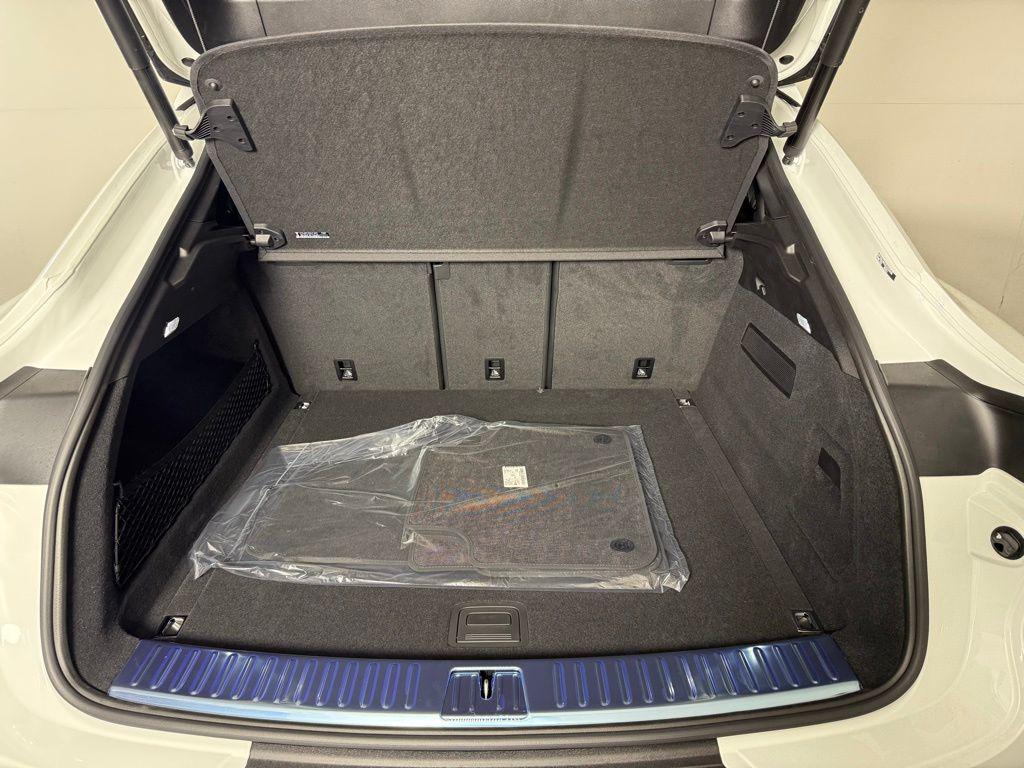 new 2025 Porsche Cayenne car, priced at $113,985