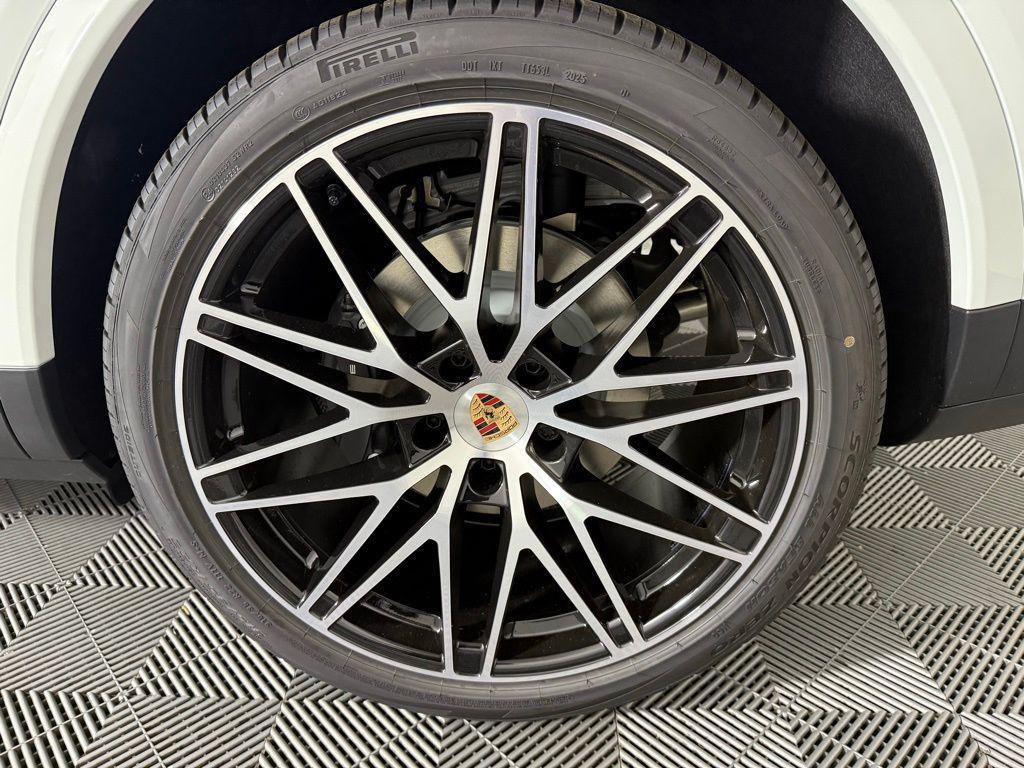 new 2025 Porsche Cayenne car, priced at $113,985