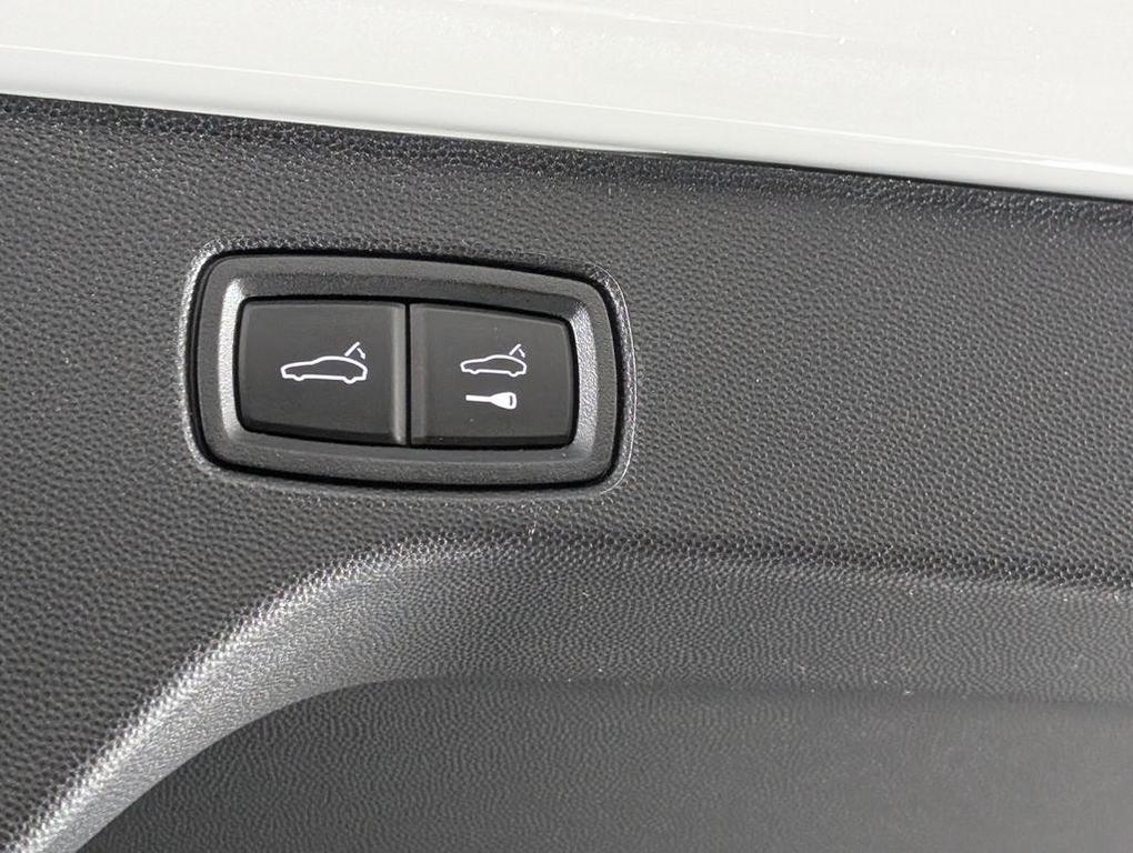 new 2025 Porsche Macan car, priced at $139,405