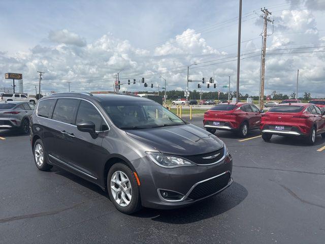 used 2017 Chrysler Pacifica car, priced at $11,996