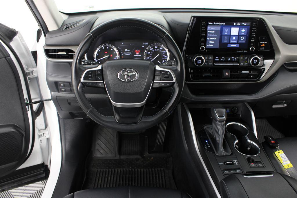 used 2022 Toyota Highlander car, priced at $34,996
