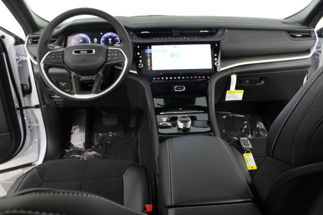 new 2026 Jeep Grand Cherokee car, priced at $39,570