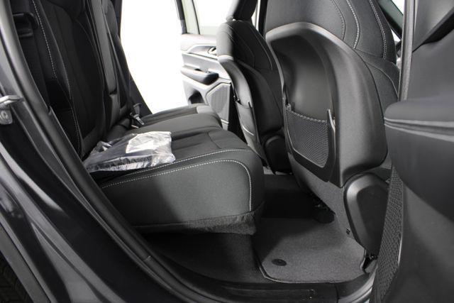 new 2026 Jeep Grand Cherokee car, priced at $37,720