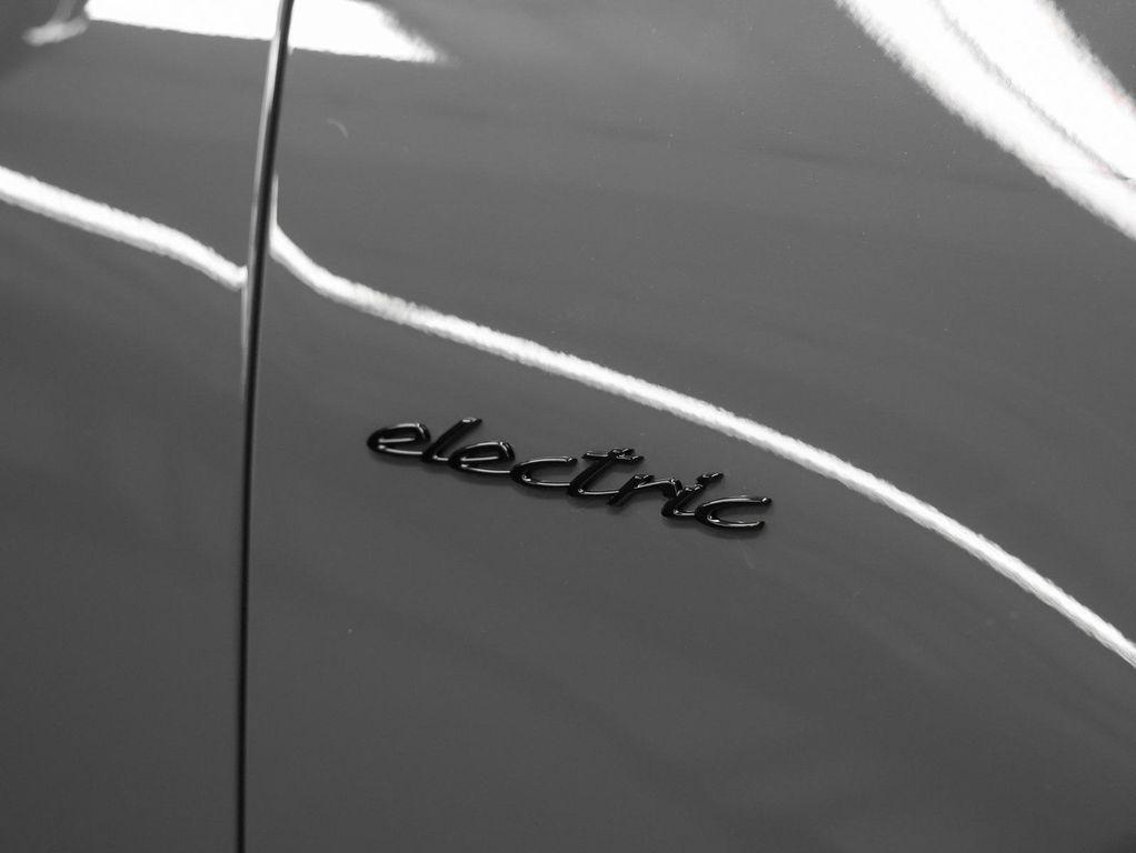 new 2025 Porsche Macan car