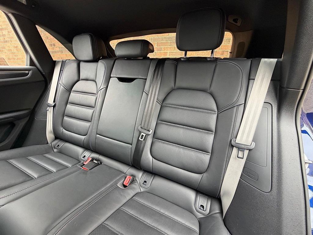 used 2022 Porsche Macan car