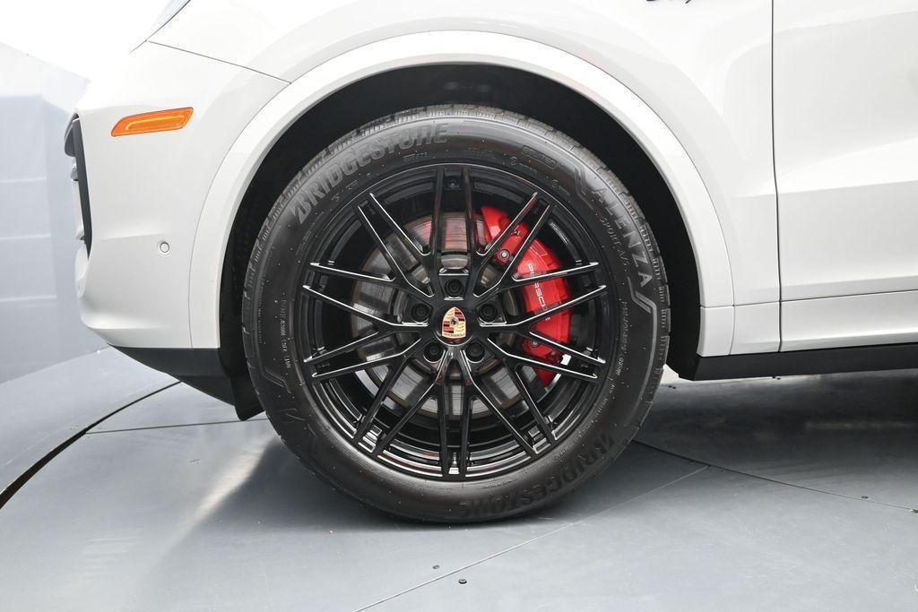new 2025 Porsche Cayenne car, priced at $143,580