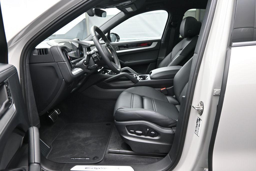 new 2025 Porsche Cayenne car, priced at $143,580