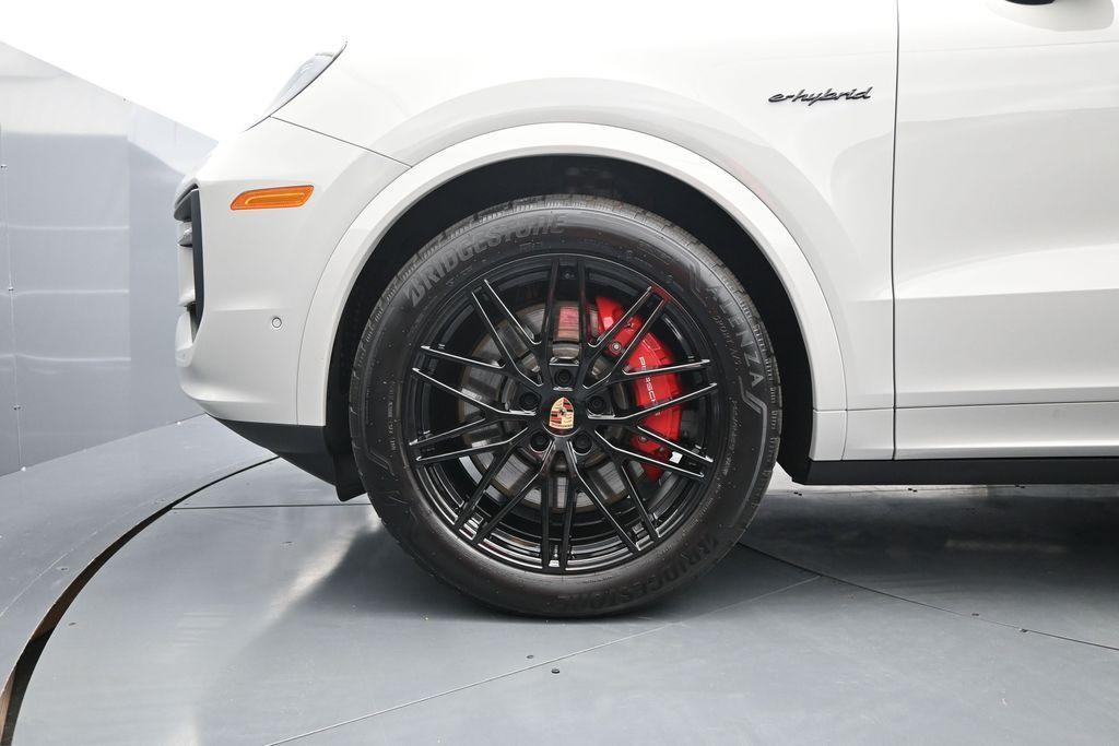 new 2025 Porsche Cayenne car, priced at $143,580