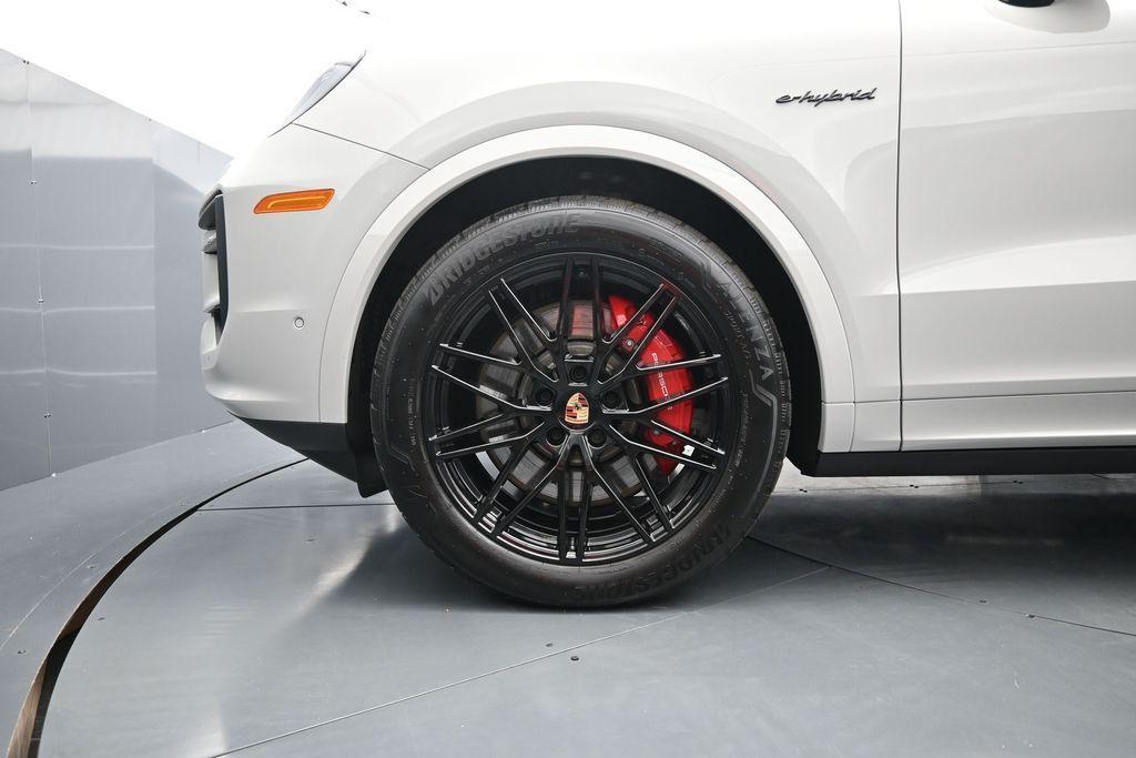 new 2025 Porsche Cayenne car, priced at $143,580