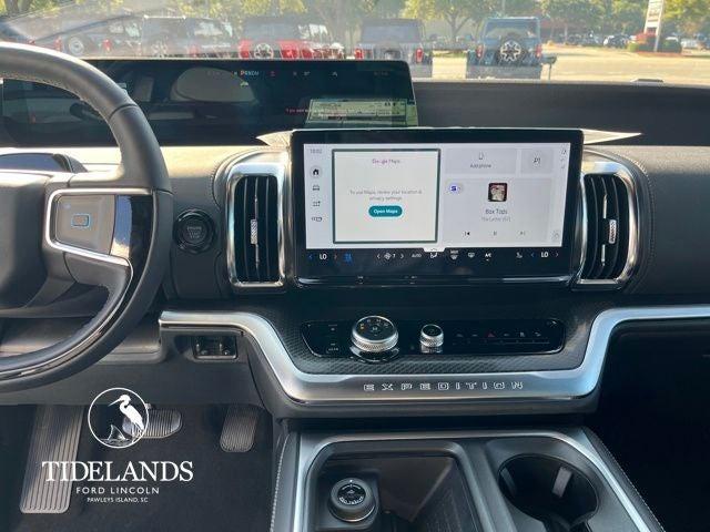 new 2025 Ford Expedition car, priced at $82,450