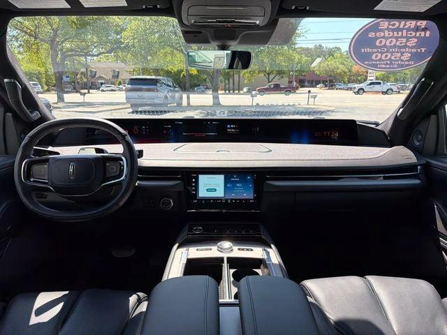 used 2025 Lincoln Navigator car