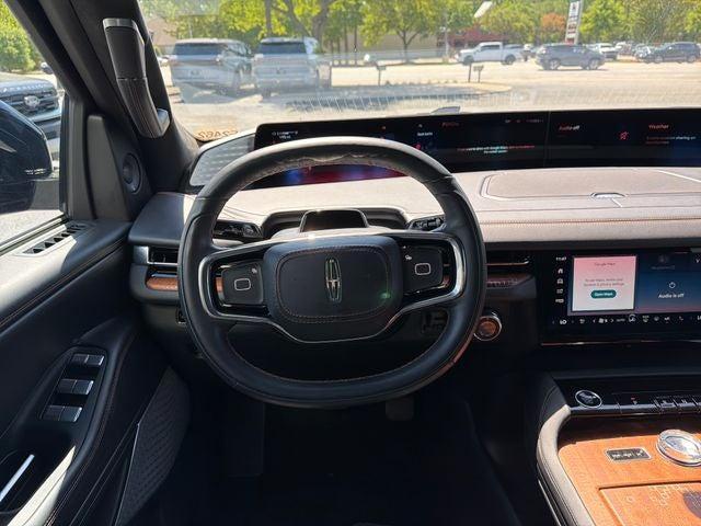 used 2025 Lincoln Navigator car