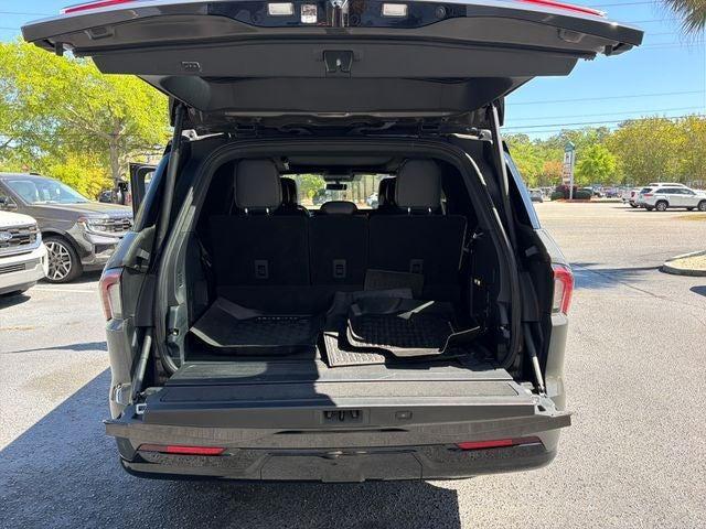 used 2025 Lincoln Navigator car