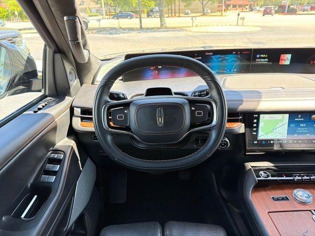 used 2025 Lincoln Navigator car