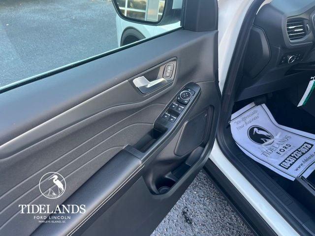 new 2025 Ford Escape car, priced at $29,995