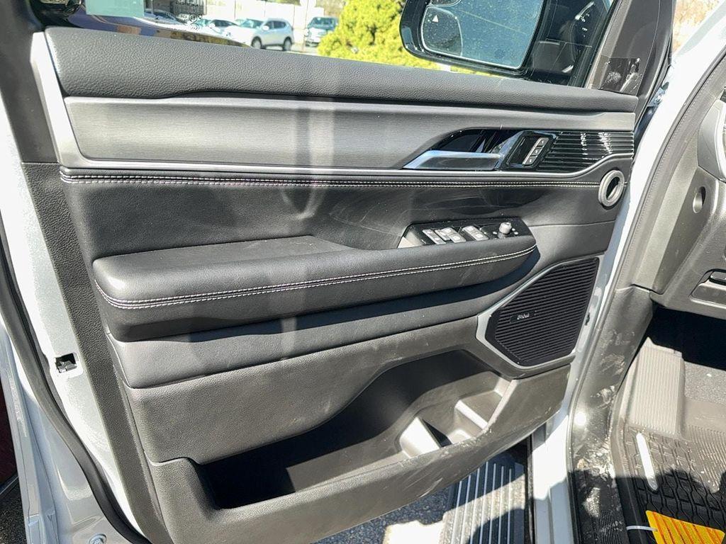 new 2026 Jeep Grand Wagoneer L car, priced at $89,665