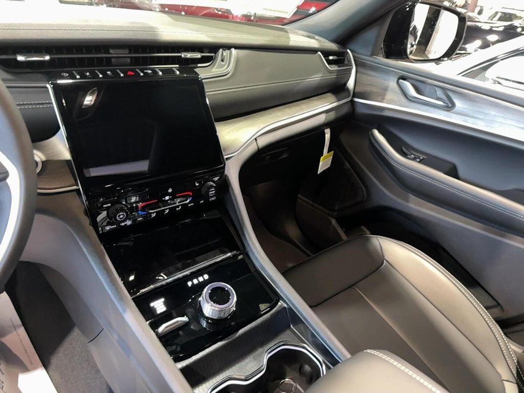 new 2025 Jeep Grand Cherokee car, priced at $54,235