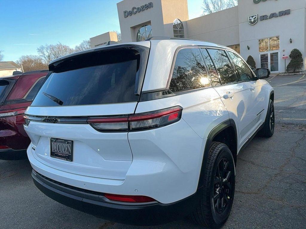 new 2026 Jeep Grand Cherokee car, priced at $48,155
