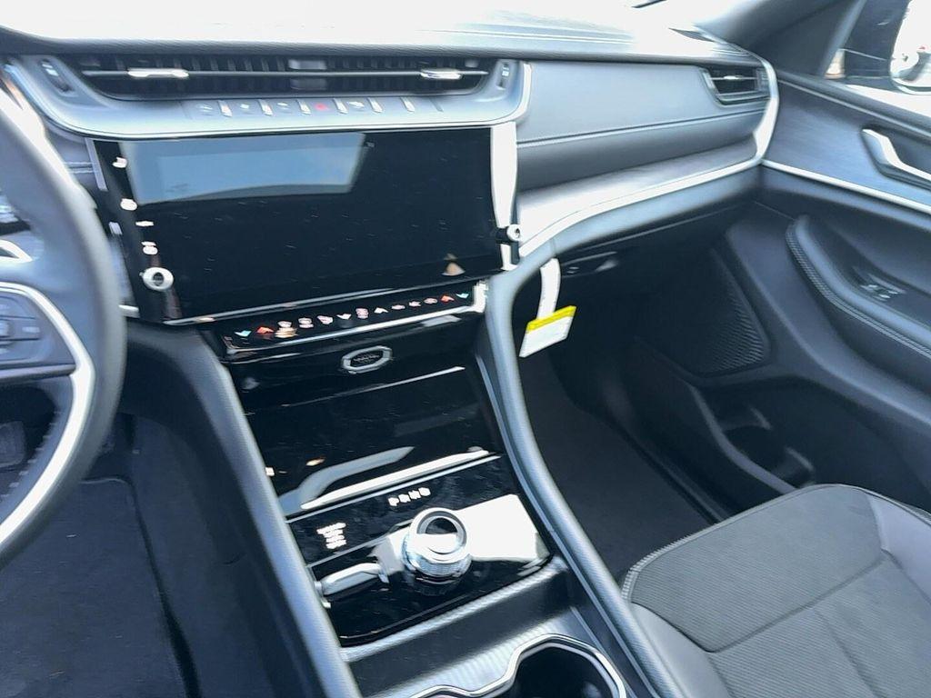 new 2026 Jeep Grand Cherokee car, priced at $48,750