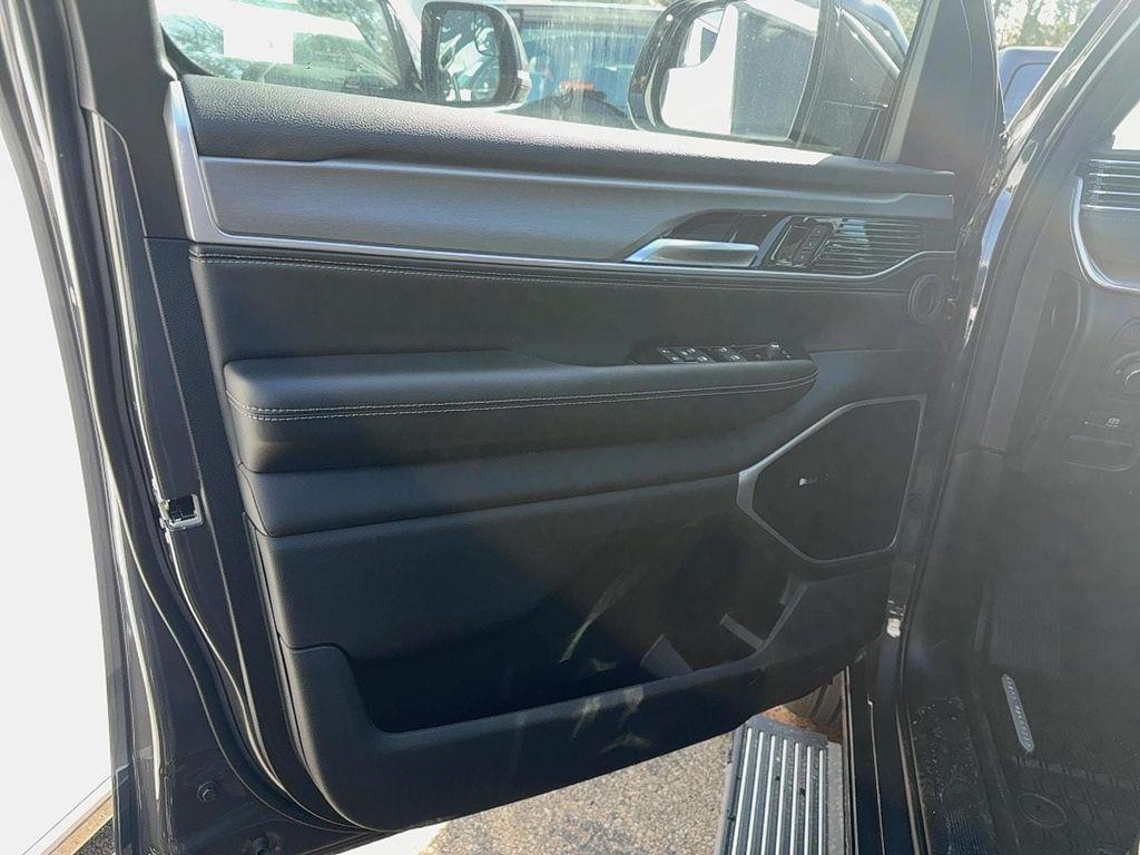 new 2026 Jeep Grand Wagoneer L car, priced at $89,665