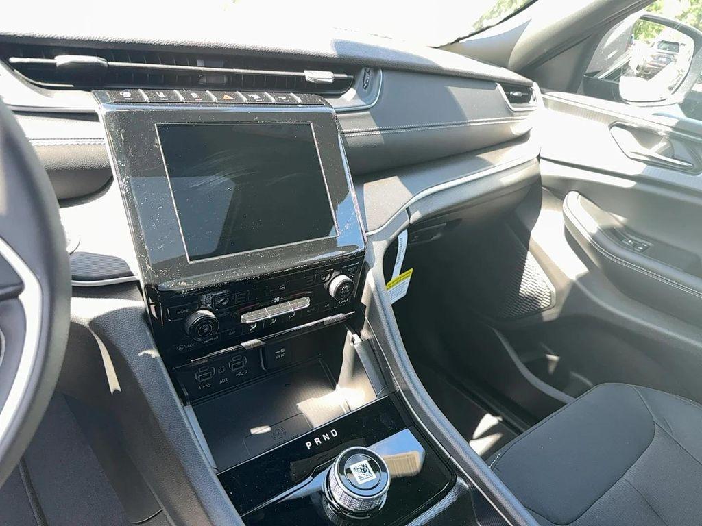 new 2025 Jeep Grand Cherokee car, priced at $44,170