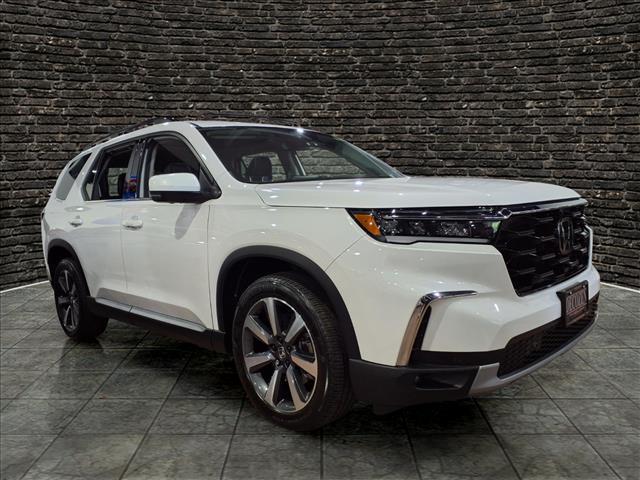 used 2023 Honda Pilot car, priced at $46,594