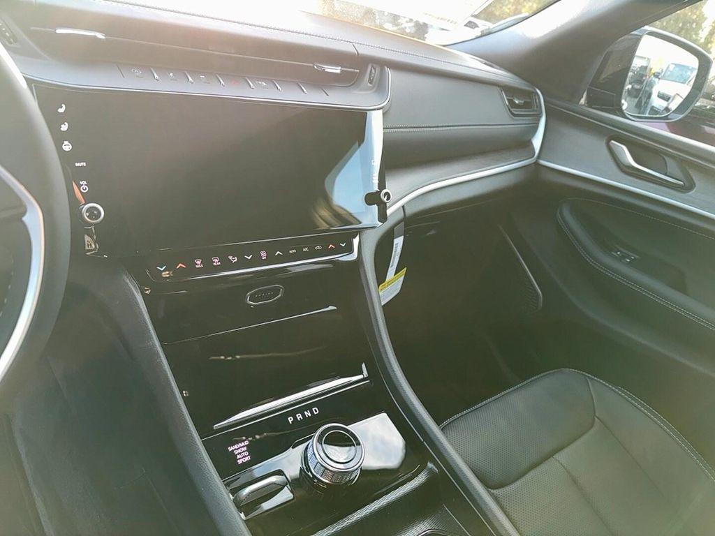 new 2026 Jeep Grand Cherokee car, priced at $57,195