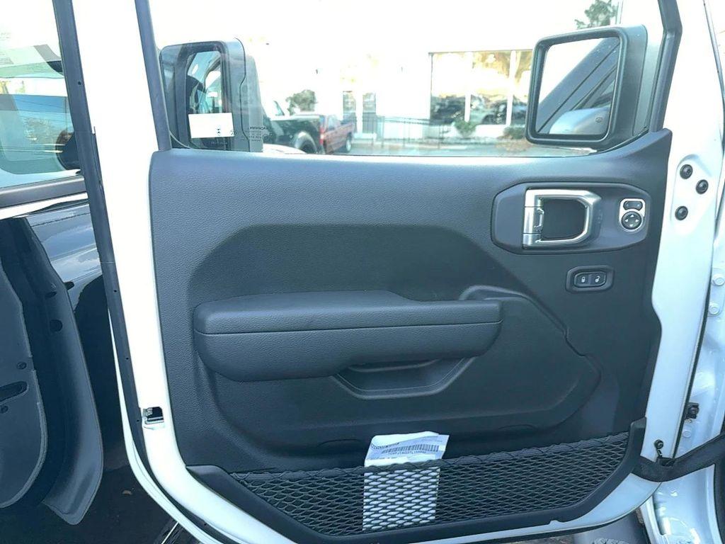 new 2026 Jeep Gladiator car, priced at $54,595