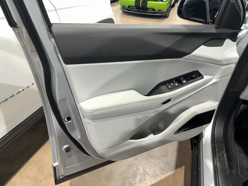 new 2026 Jeep Cherokee car, priced at $44,305