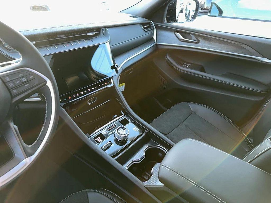 new 2026 Jeep Grand Cherokee car, priced at $48,155