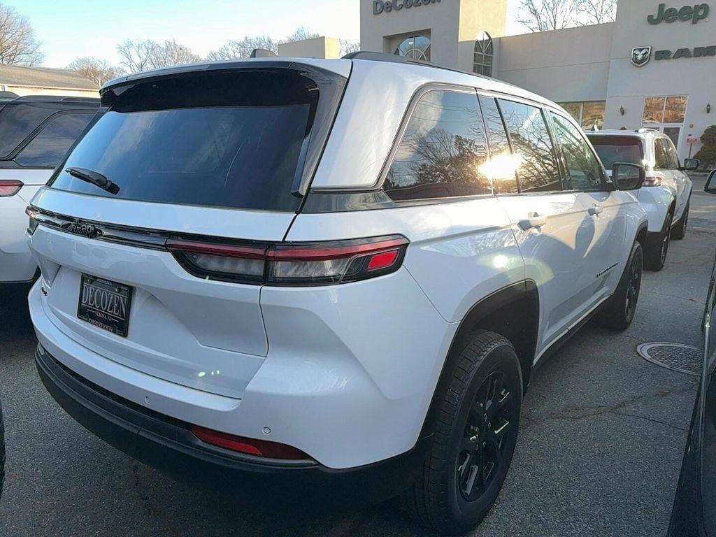 new 2026 Jeep Grand Cherokee car, priced at $48,155