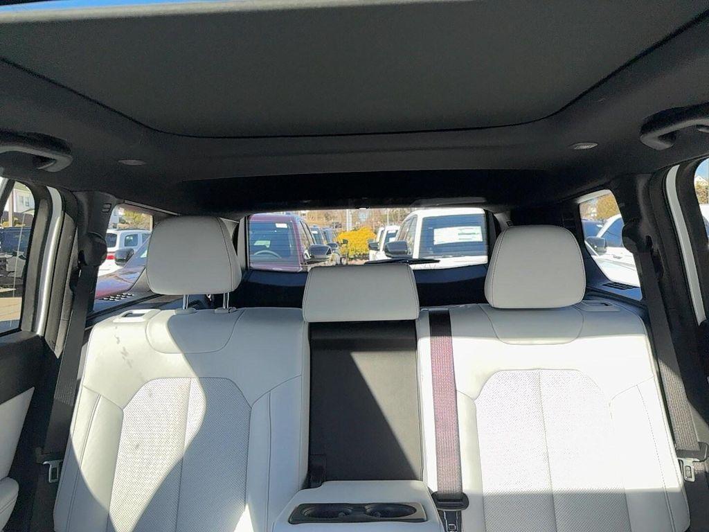 new 2026 Jeep Cherokee car, priced at $45,305