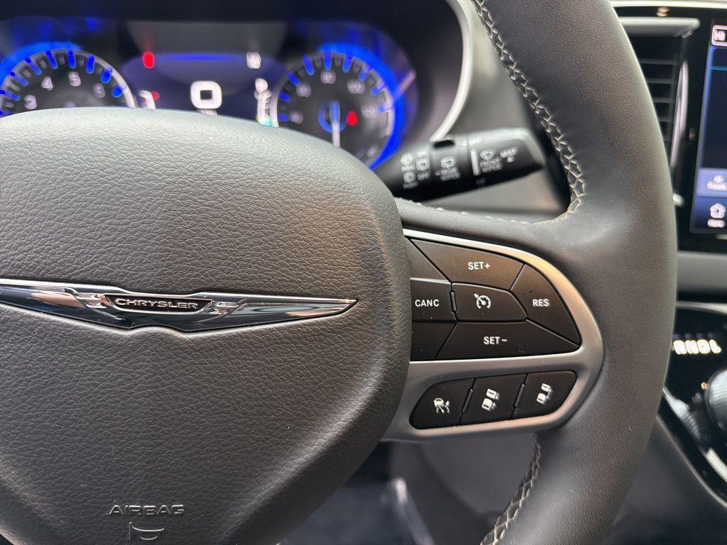 used 2025 Chrysler Pacifica car, priced at $29,484