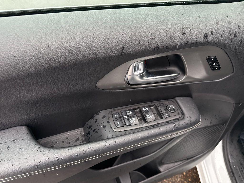 used 2025 Chrysler Pacifica car, priced at $29,484