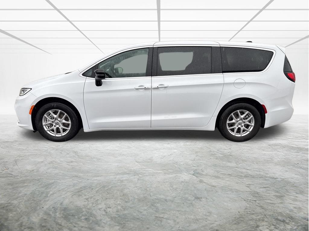 used 2025 Chrysler Pacifica car, priced at $29,484