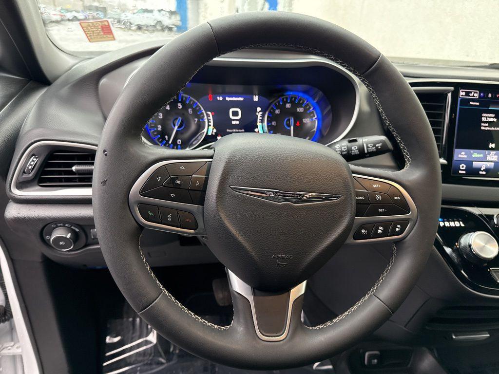 used 2025 Chrysler Pacifica car, priced at $29,484