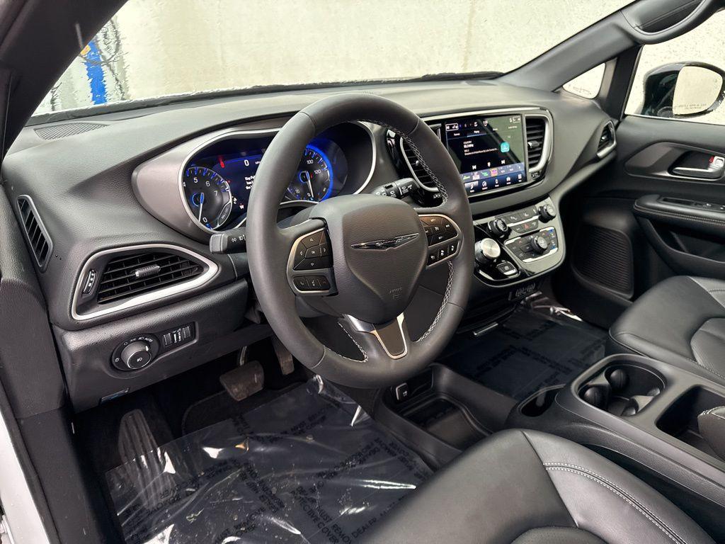 used 2025 Chrysler Pacifica car, priced at $29,484