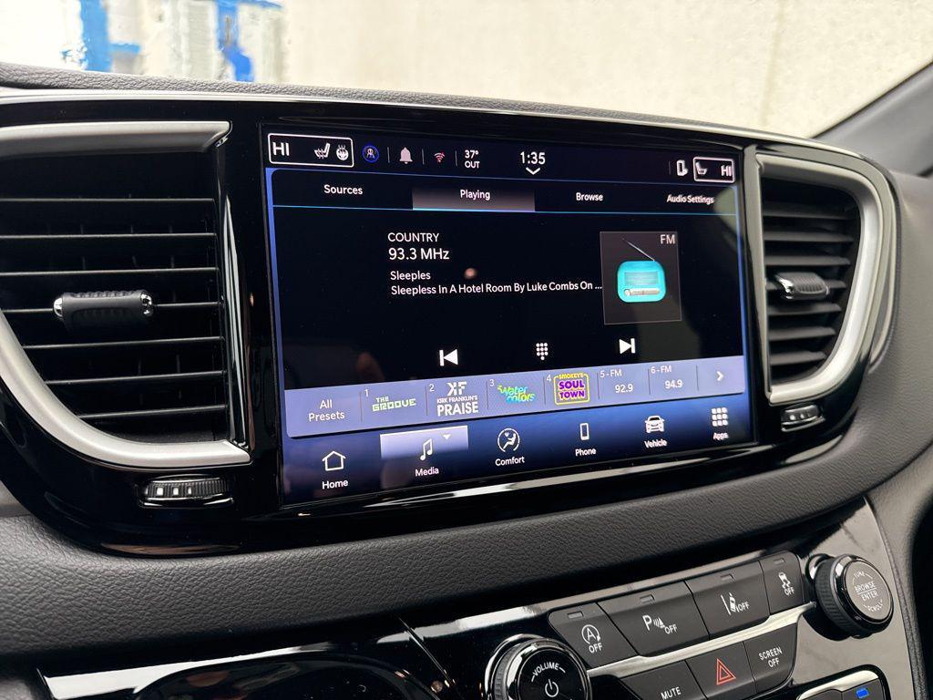 used 2025 Chrysler Pacifica car, priced at $29,484
