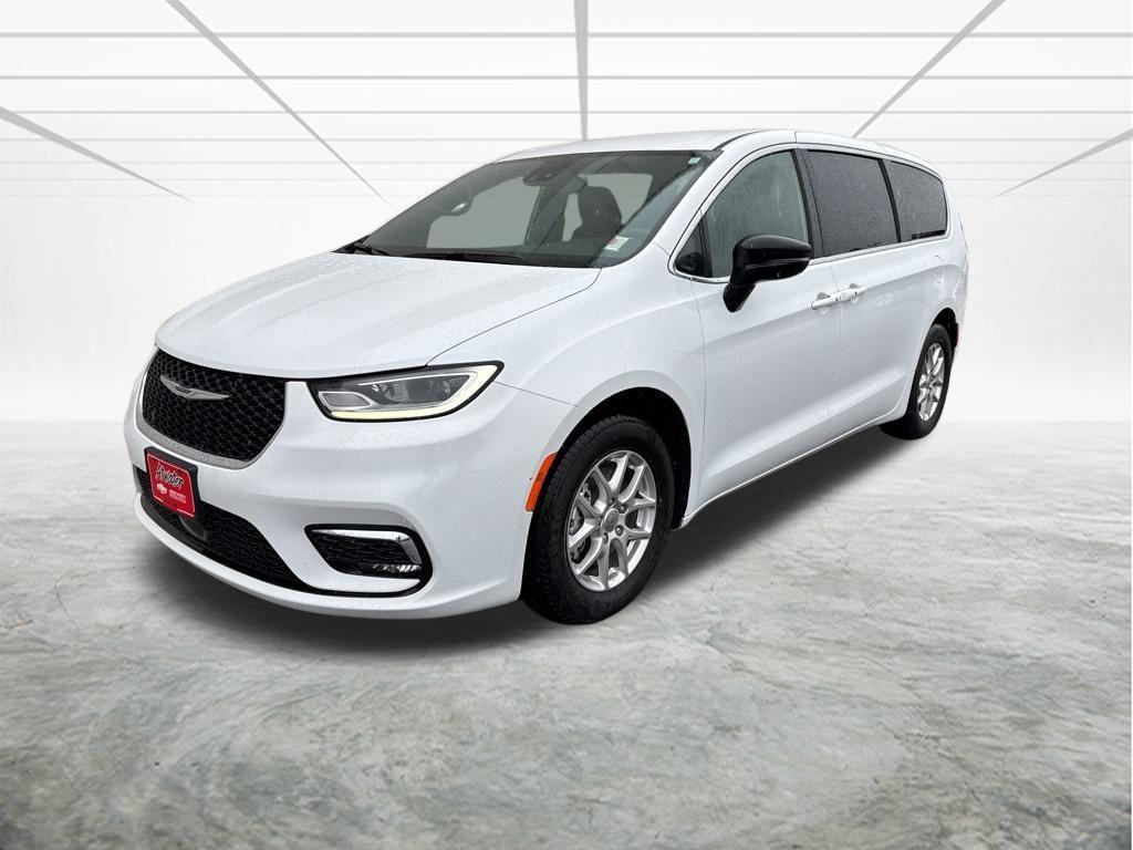 used 2025 Chrysler Pacifica car, priced at $29,484