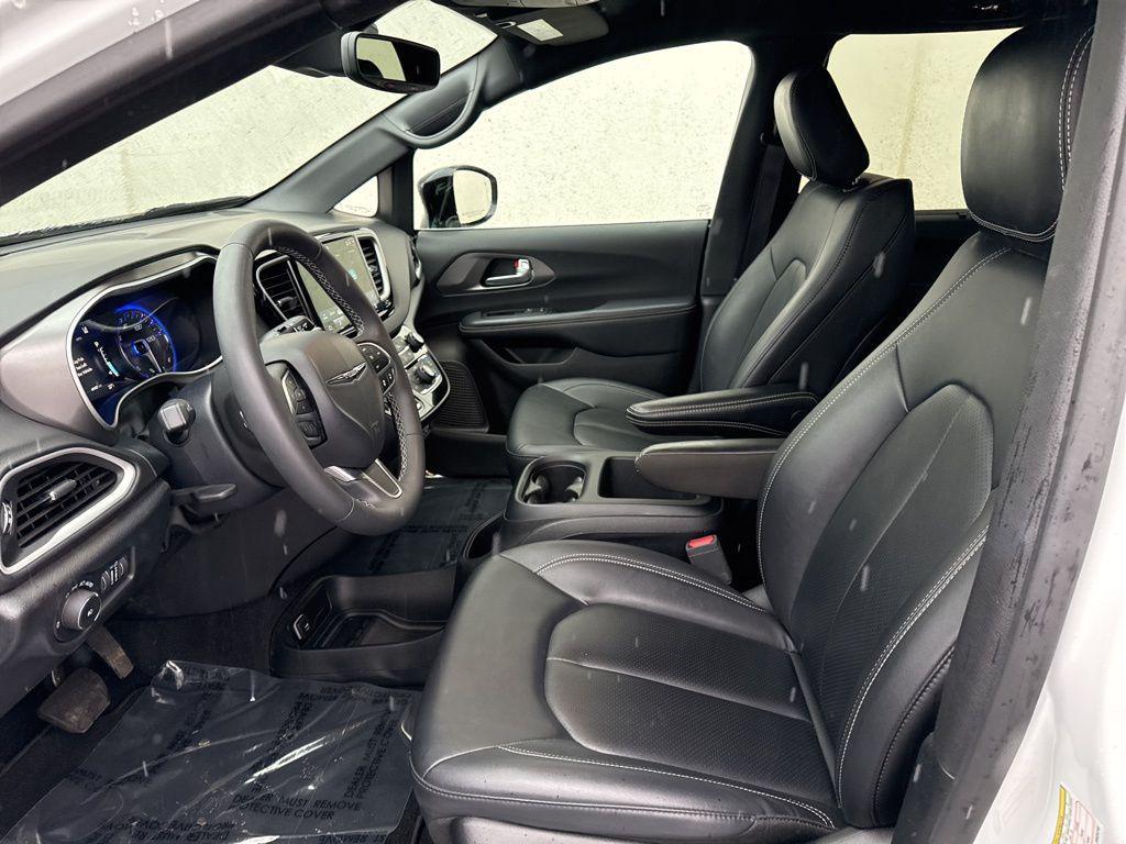 used 2025 Chrysler Pacifica car, priced at $29,484