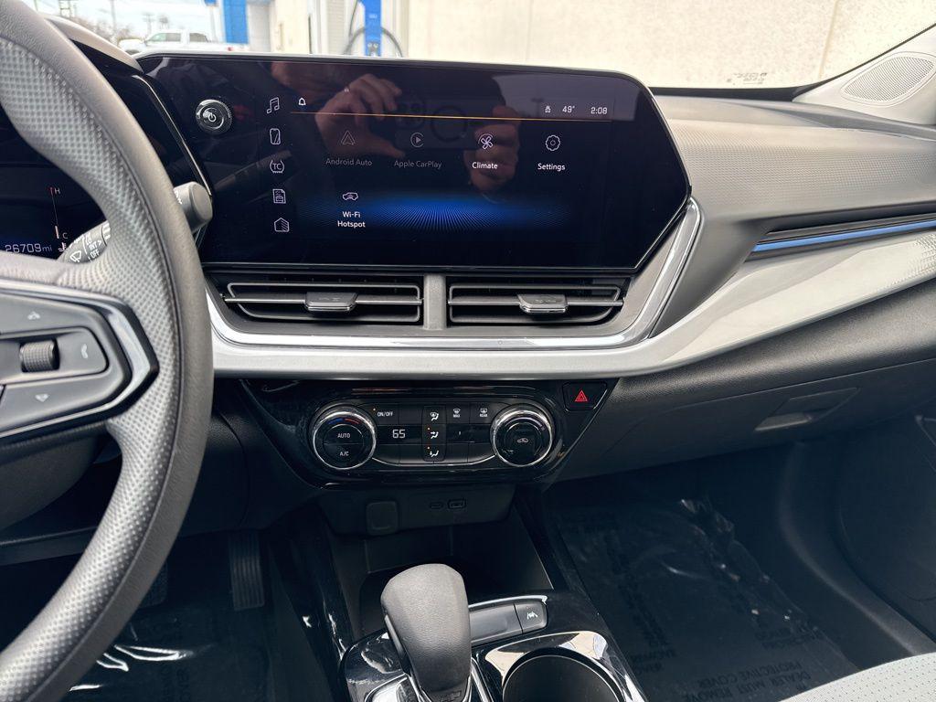 used 2025 Chevrolet Trax car, priced at $21,362