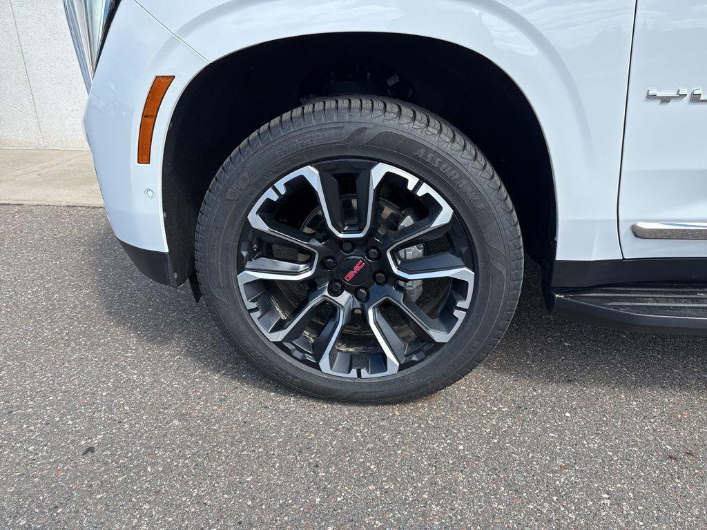 used 2025 GMC Yukon XL car, priced at $71,176