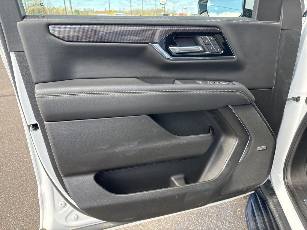 used 2025 GMC Yukon XL car, priced at $71,176