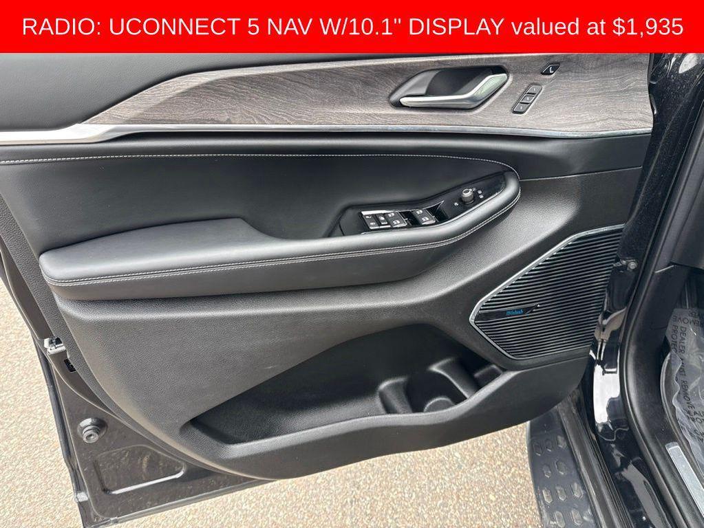 used 2022 Jeep Grand Cherokee car, priced at $34,320
