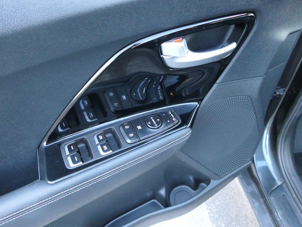 used 2022 Kia Niro Plug-In Hybrid car, priced at $20,000