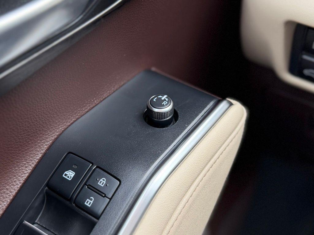 used 2021 Toyota Highlander car, priced at $29,388