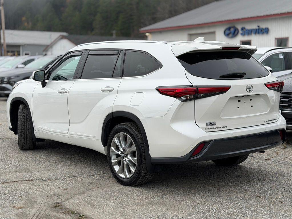 used 2021 Toyota Highlander car, priced at $29,388