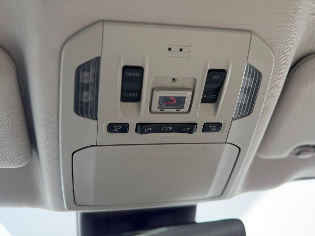 used 2021 Toyota Highlander car, priced at $29,388